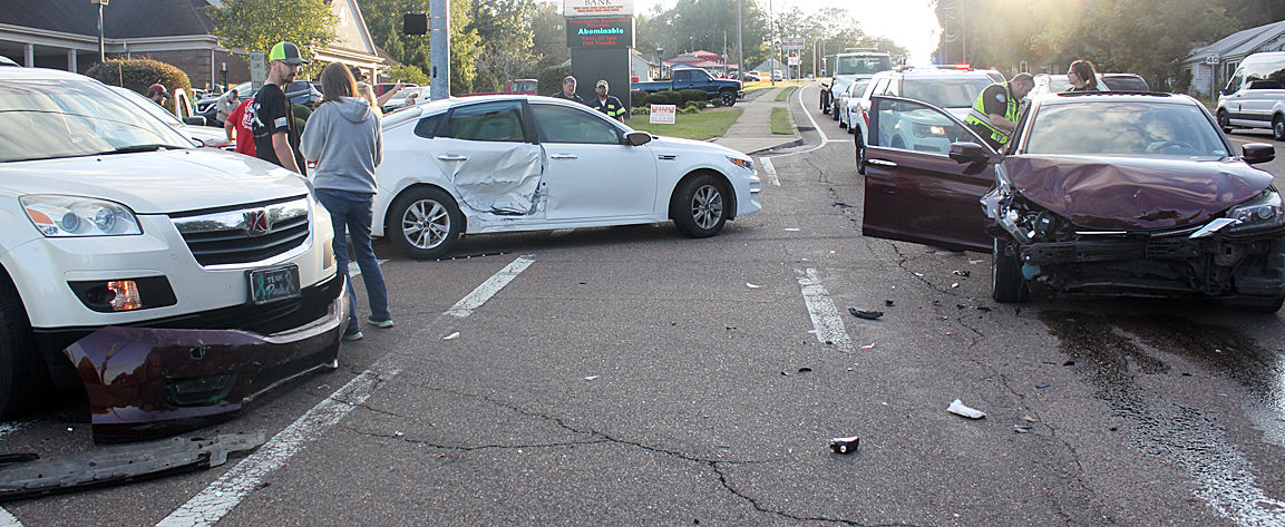 PARIS TN: Four-vehicle crash occurs Wednesday